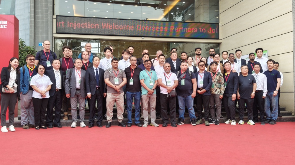 解鎖智能注塑新視界|東華工廠(chǎng)開(kāi)放日?qǐng)A滿(mǎn)收官